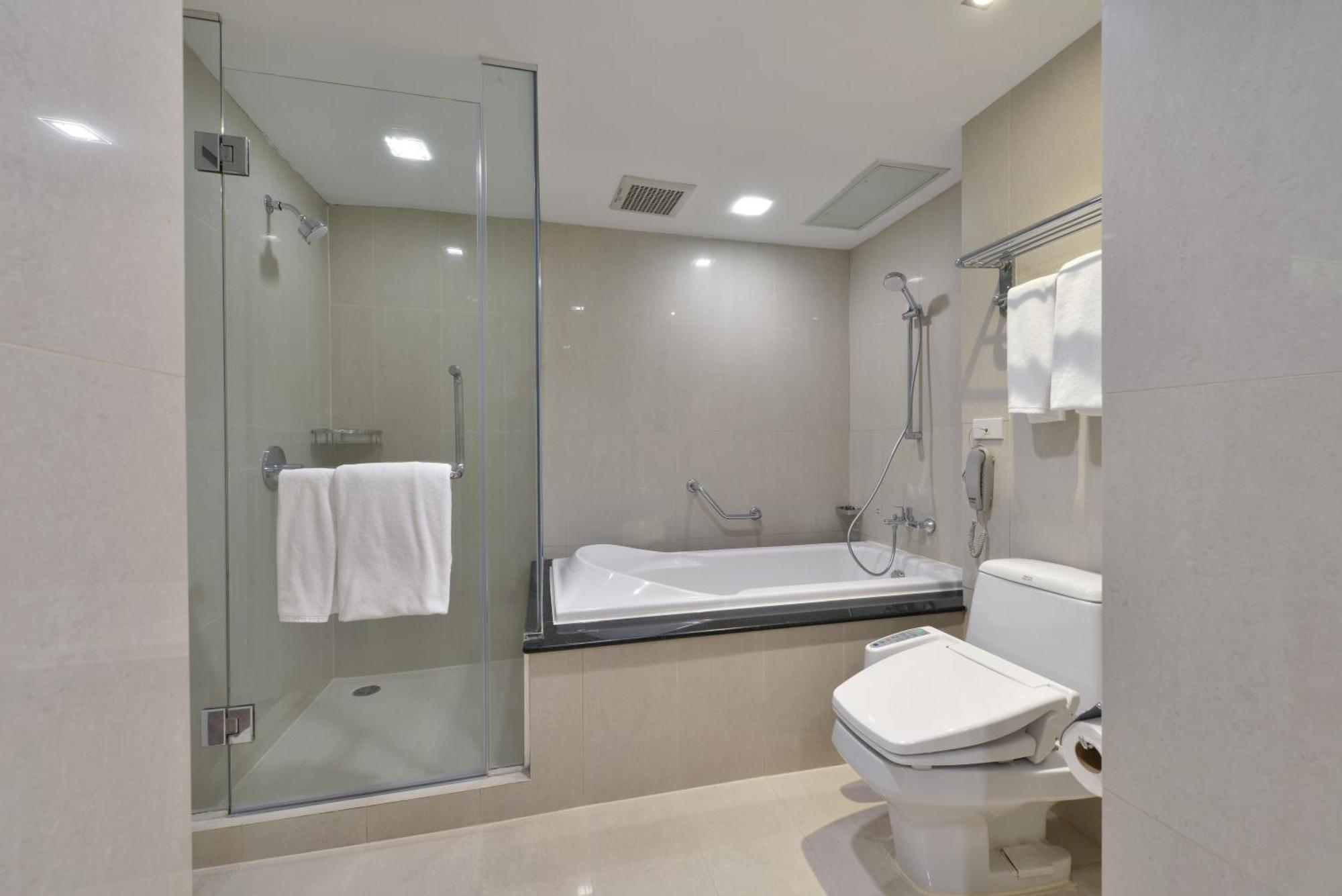 Centre Point Sukhumvit Thong-Lo Banguecoque Exterior foto